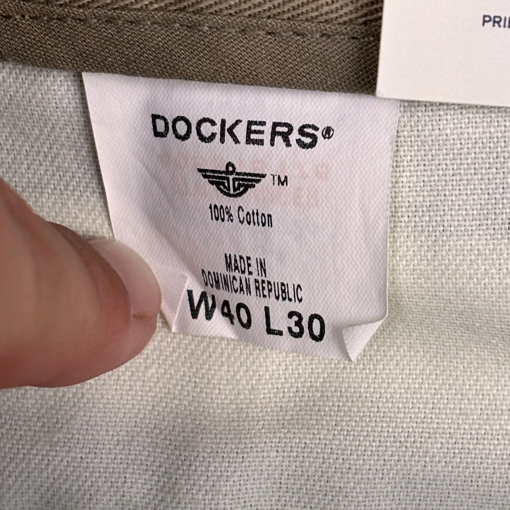 Dockers Relaxed Khakis Mens 40x30 Tan No Wrinkle Twill Flat Front 405818175 NWT